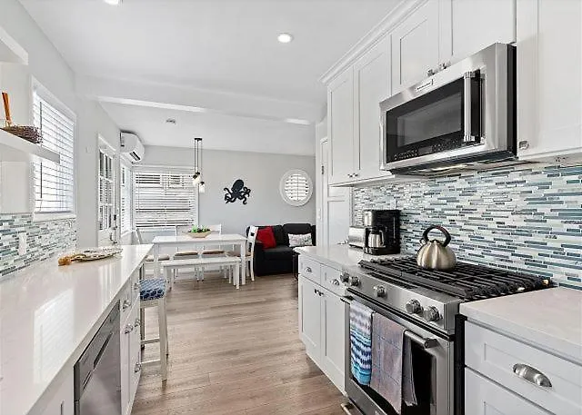 Balboa Paradise - Renovated Coastal Haven